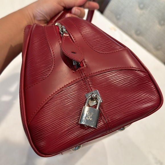 Authentic Louis Vuitton Montaigne Bowling Epi bag - Picture 4 of 16